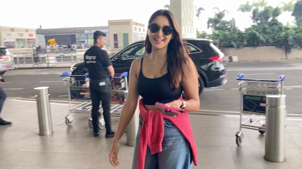 nikita-dutta-was-spotted-at-the-mumbai-airport-today-ready-to-jet-off-on-her-next-journey